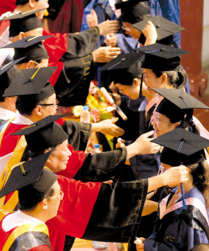 澳洲留学本科学费一览 文法商专业比数理化贵