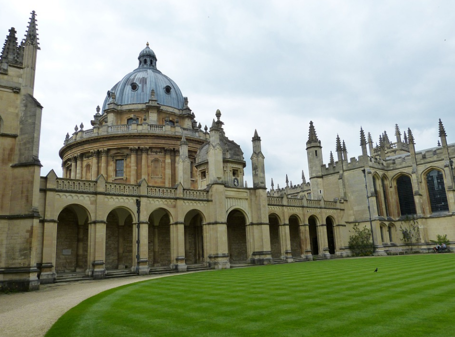 23年高考生想升学英国本科，该如何规划？有哪些途径申英本？
